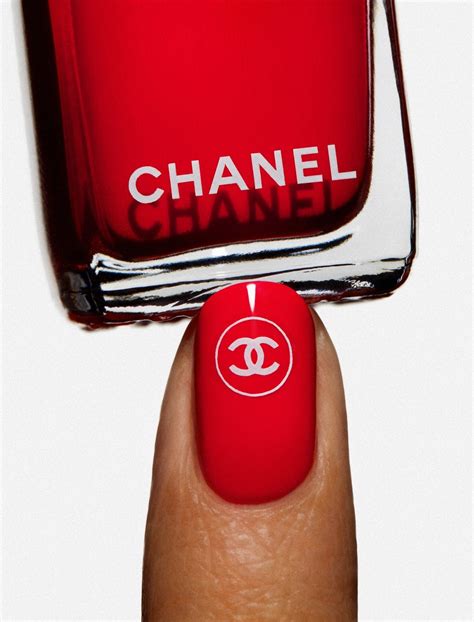 lacas de uñas de chanel|Laca de uñas Chanel .